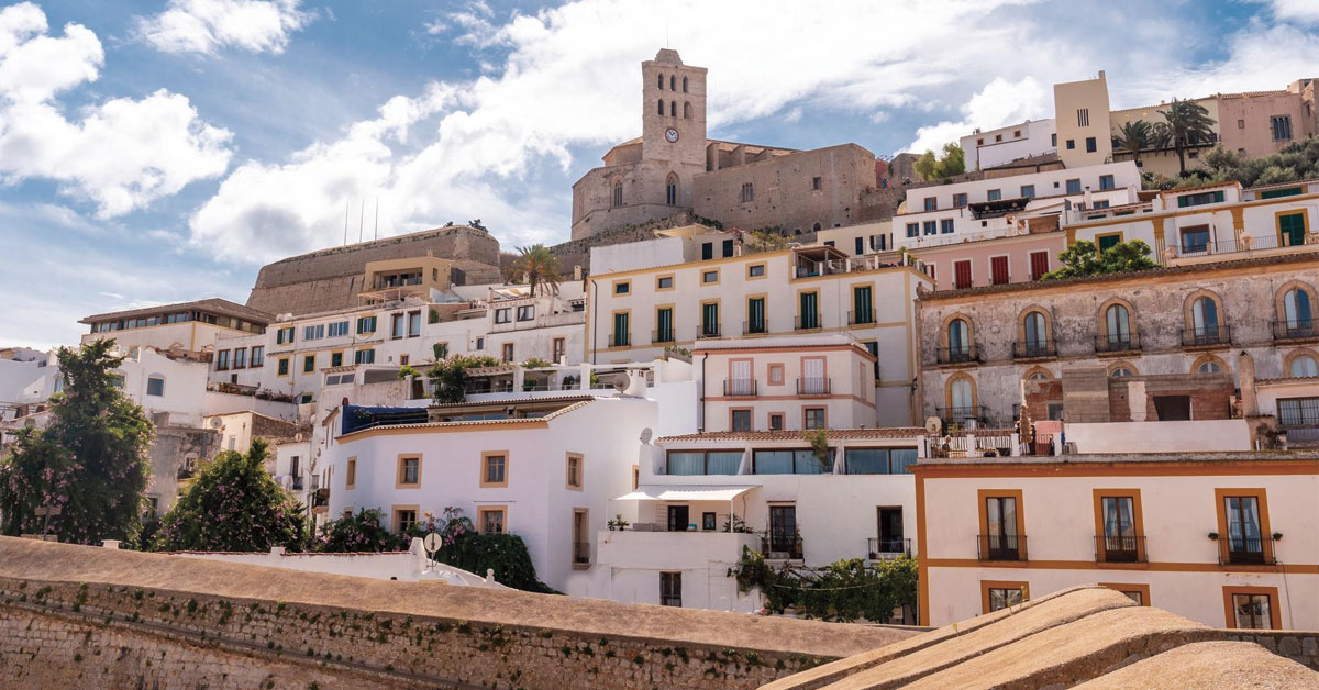 vista de dalt vila desde la segunda muralla